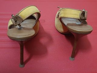 Zapato de ante amarillo
