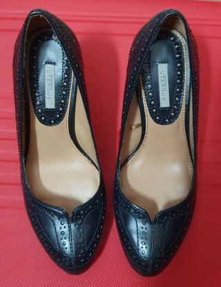 Zapato de tacón azul marino 