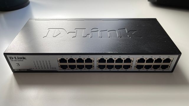 Switch 24 Puertos 10/100Mbps DES-1024D