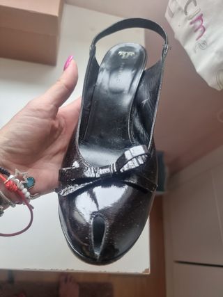 Preciosas sandalias charol negro Farrutx