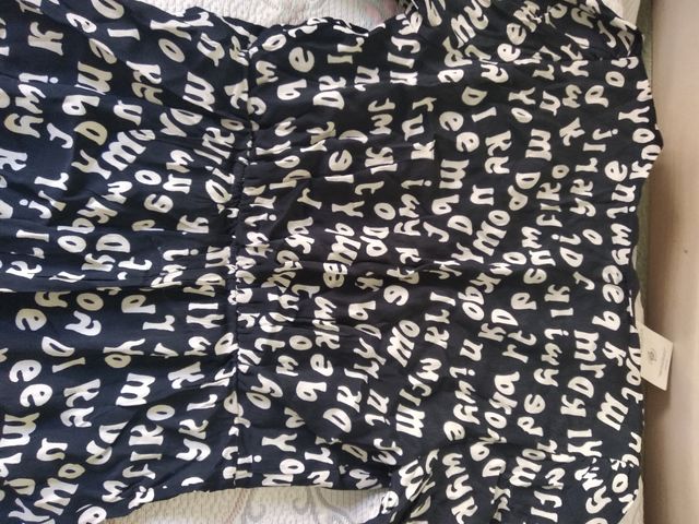 Vestido negro letras blancas Mango. NUEVO