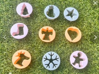 Lote de bandeja y amasador y moldes para galletas