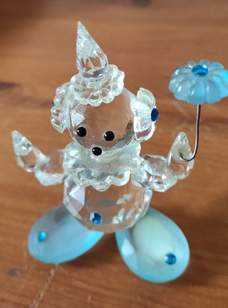 due oggetti in vetro un clawn e due cigni