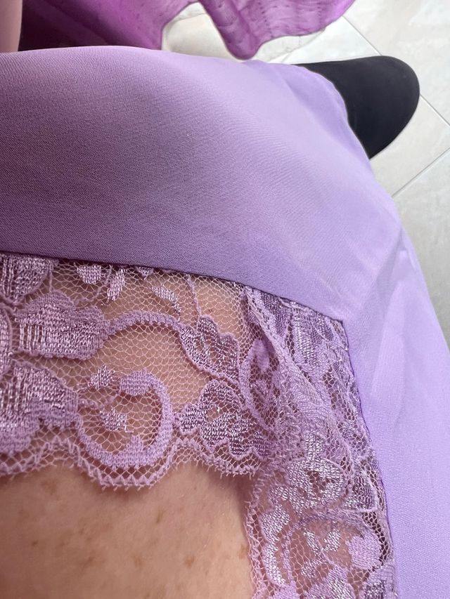 Canotta top con merletto lilla sottogiacca