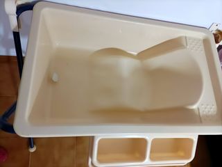 Cambiador más bañera de bebé