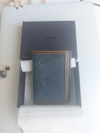 billetera de prada 