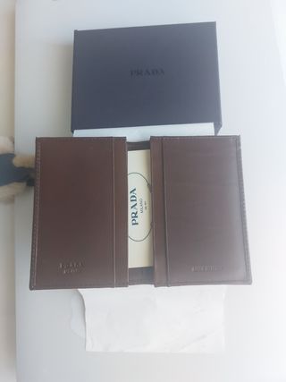 billetera de prada 
