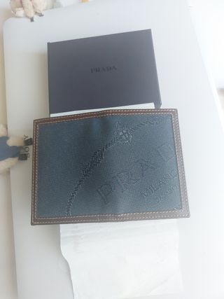 billetera de prada 
