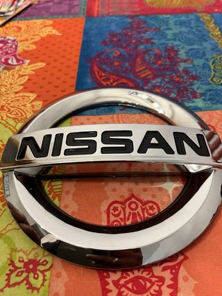 Logo Nissan
