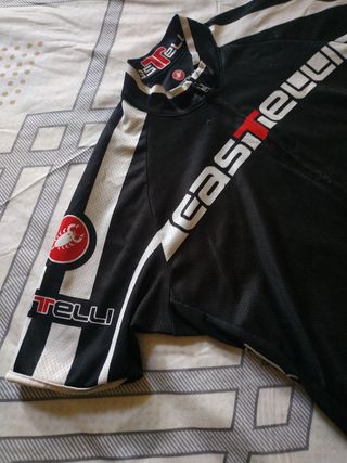 Maillot Castelli. 