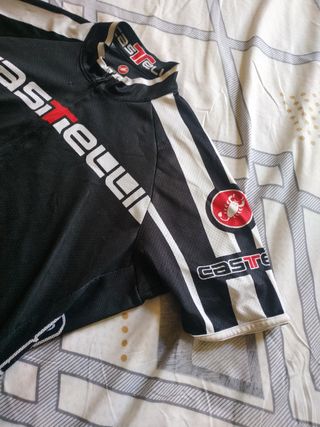 Maillot Castelli. 