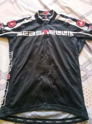 Maillot Castelli. 