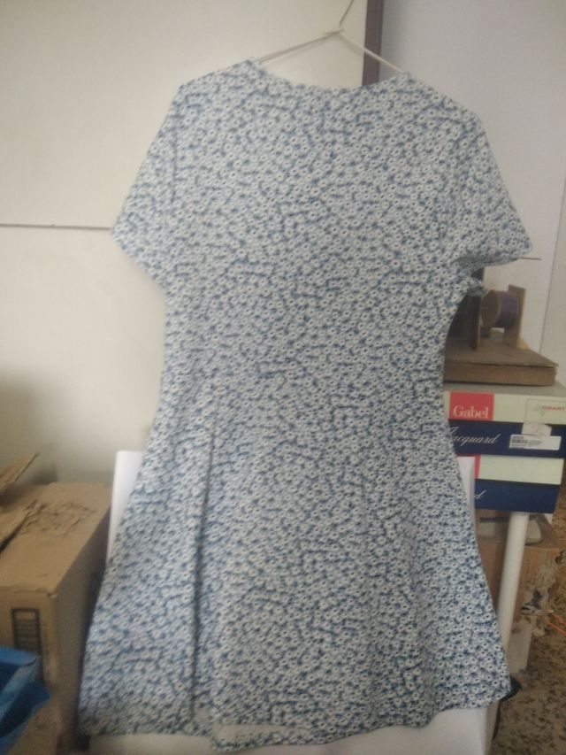 vestido azul con flores H y M