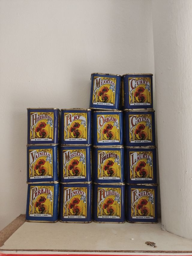 Latitas antiguas de especias