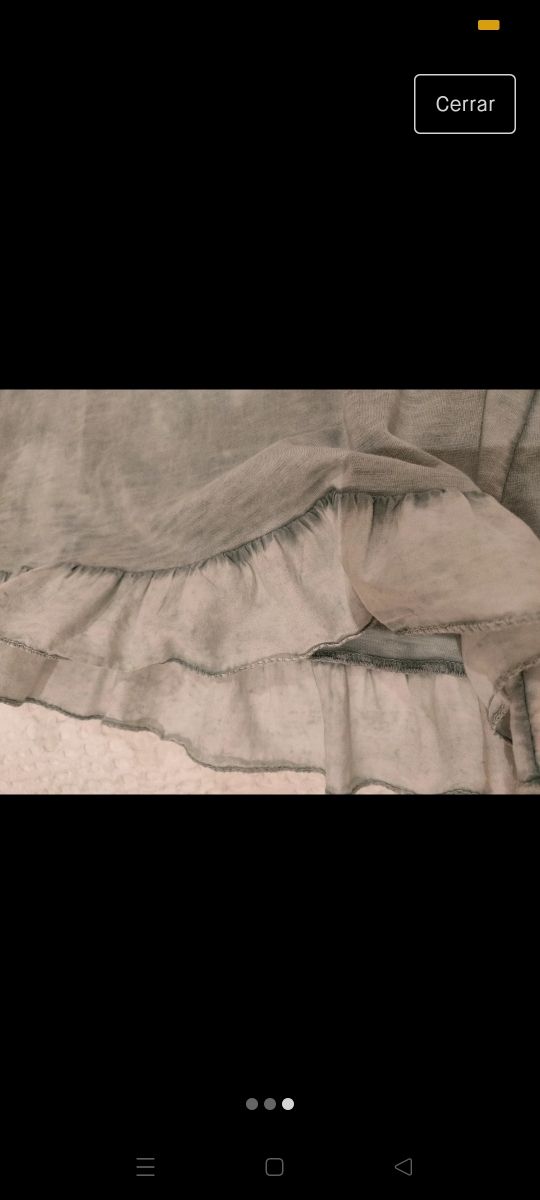 Camiseta verde agua con volante en el bajo