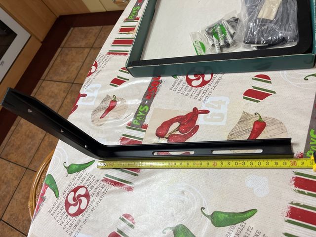 Escuadras color negro ajustables, Nuevas.