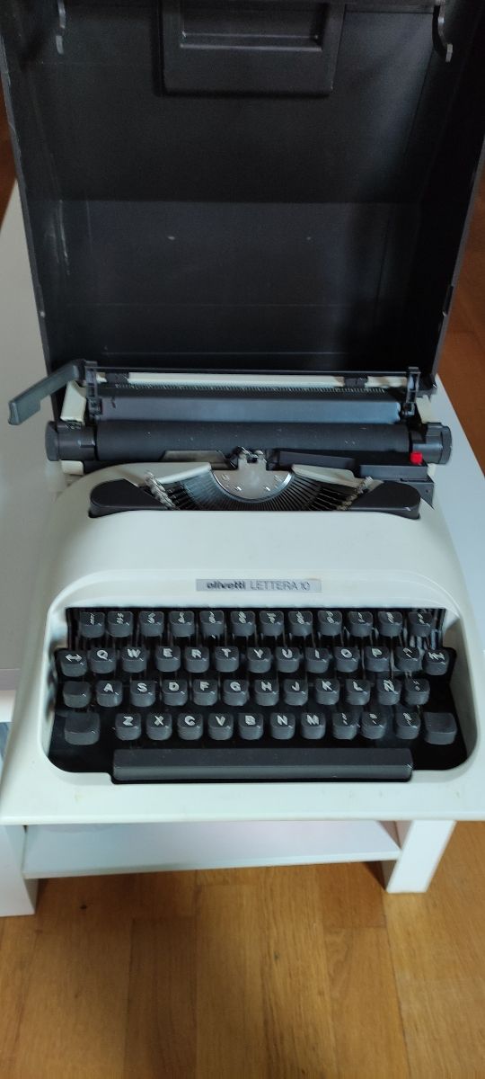 Maquina de escribir Olivetty. Lettera 35 