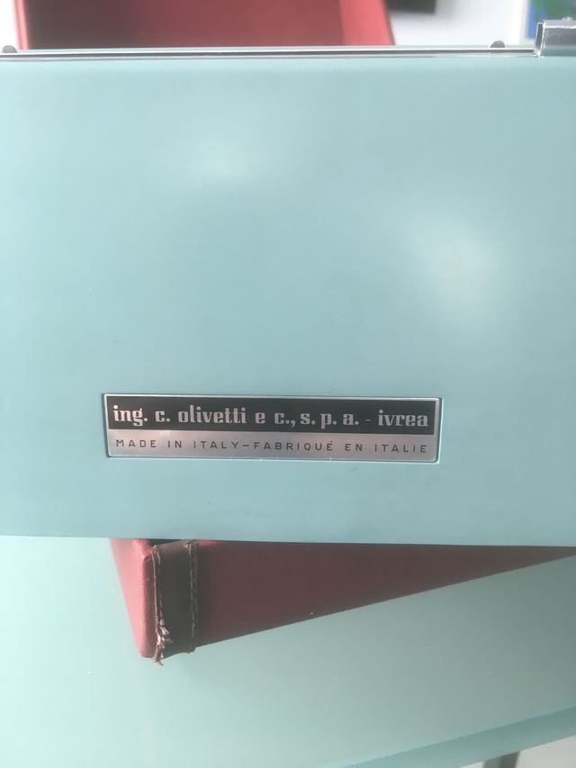Macchina da scrivere vintage Olivetti Studio 44 in