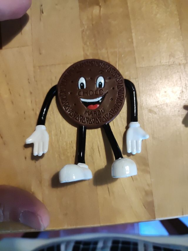 Muñecos marbú dorada policía y choco