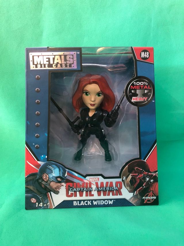 Figura viuda negra de metal