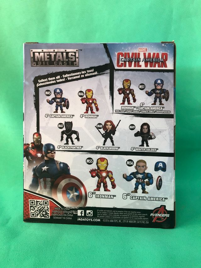 Figura viuda negra de metal