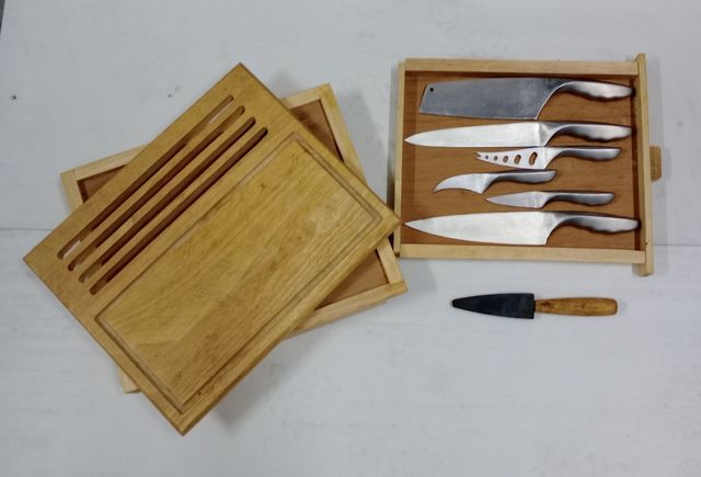 Set de Cuchillos, Tabla y Cajonera.