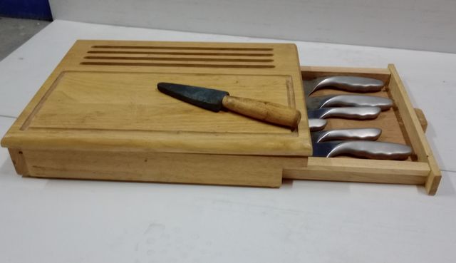 Set de Cuchillos, Tabla y Cajonera.