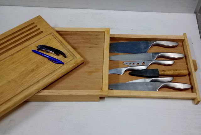 Set de Cuchillos, Tabla y Cajonera.