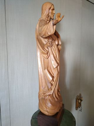 55,5 cm. Cristo Sagrado Corazón de madera