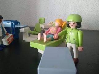 Playmobil conjunto sanitarios.