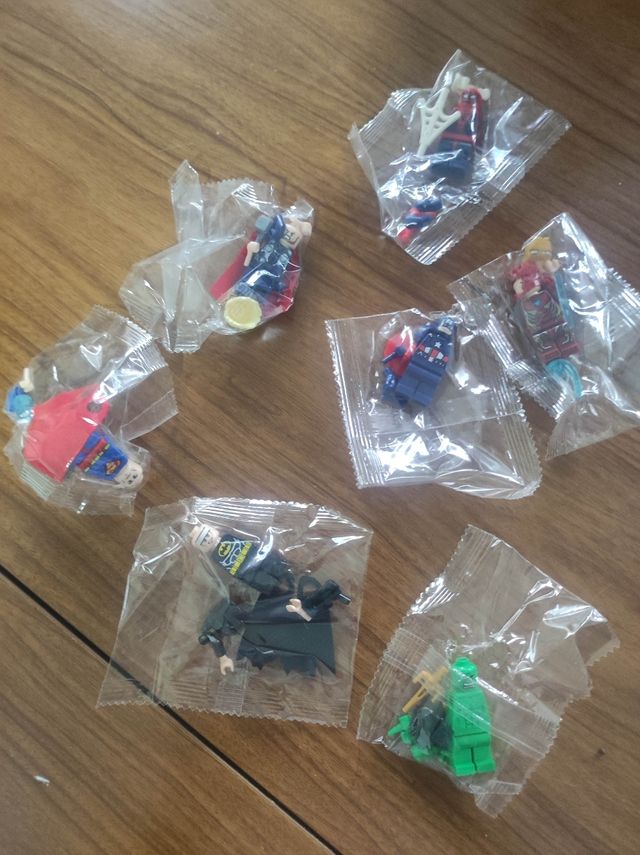 Pack 7 figuras lego Súper héroes