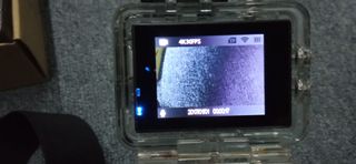 Camara tipo GoPro con pantalla accesorios