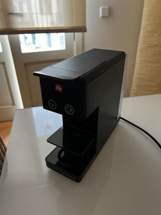 Cafetera Illy de cápsulas