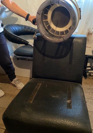 Sillón con secador para permanentes