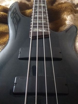 Bajo eléctrico Ibanez