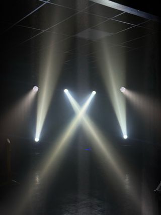 Alquiler equipo sonido, iluminación.