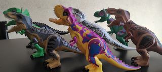 Dinosaurio de Lego. Un dinosaurio cuesta 10 euros.