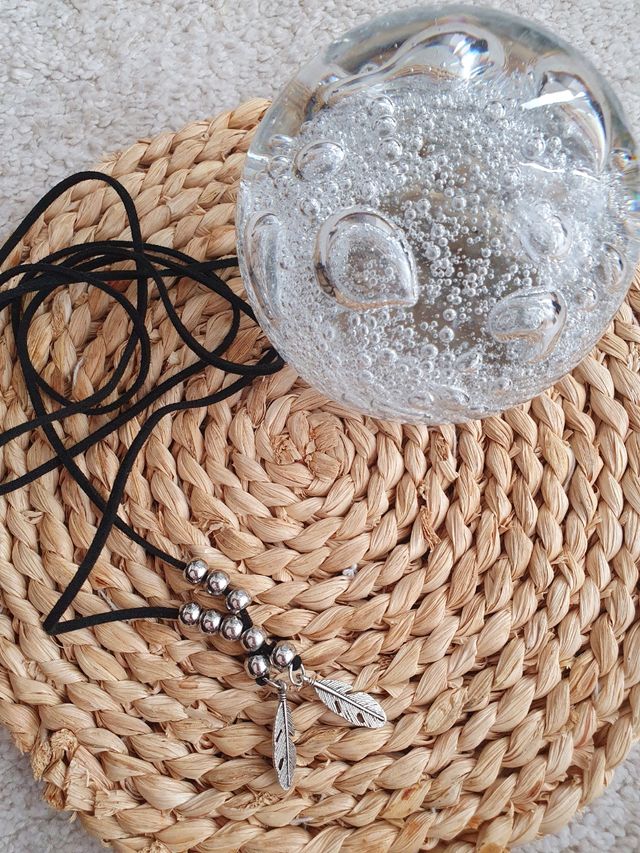 Collar tipo chocker plumas