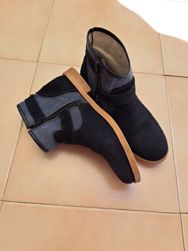 Botitas azul marino 38 de piel y tela.