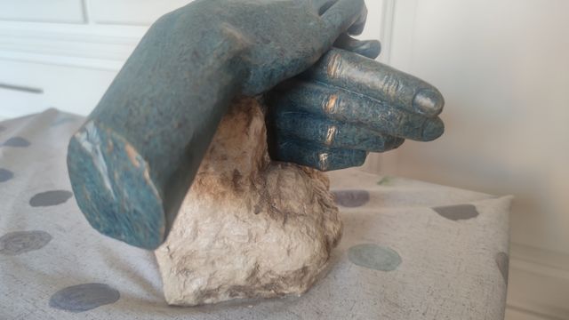 escultura manos ángeles anglada