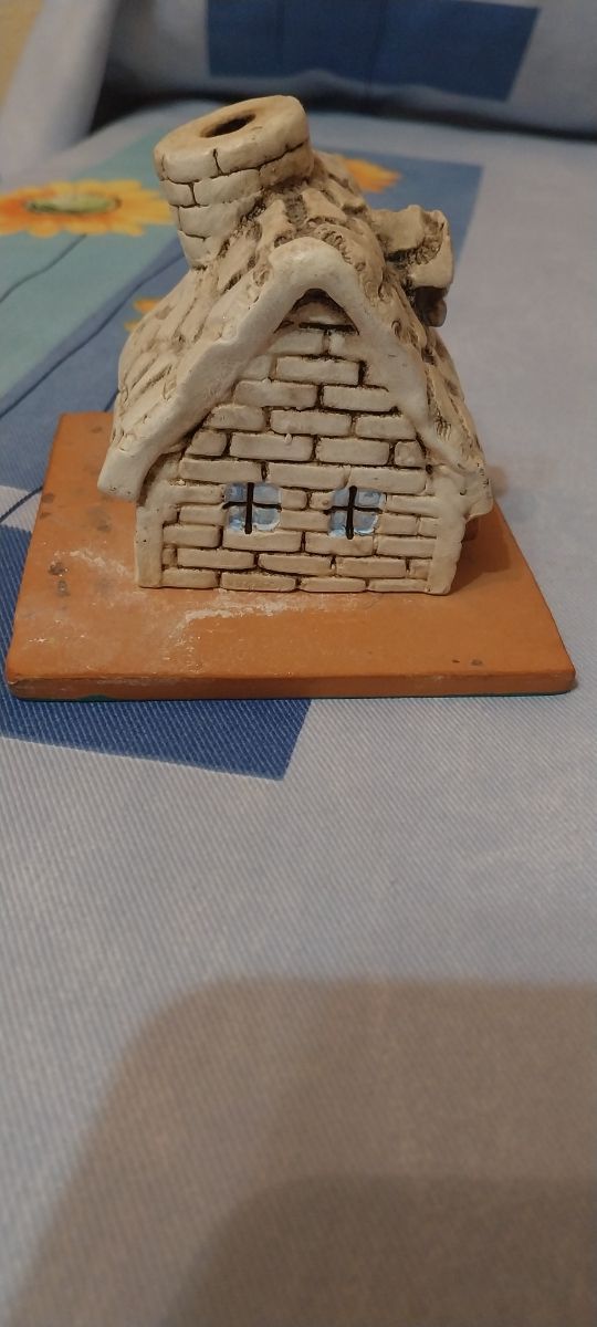 casa para incienso de cono