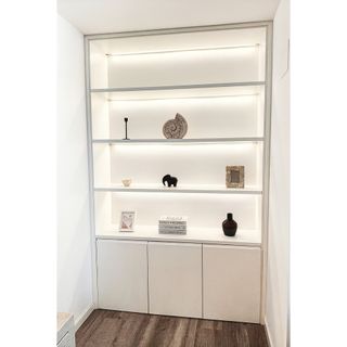 CARPINTERÍA A MEDIDA · SOLUCIONES PERSONALIZADAS