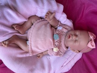 Bebé reborn de unos 46 centímetros y 2'500kgs