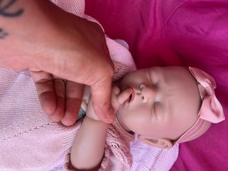 Bebé reborn de unos 46 centímetros y 2'500kgs