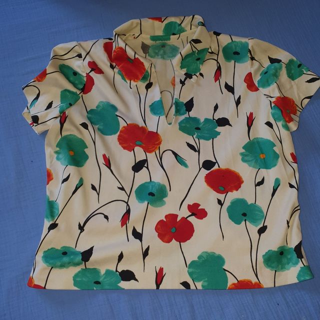 blusa flores