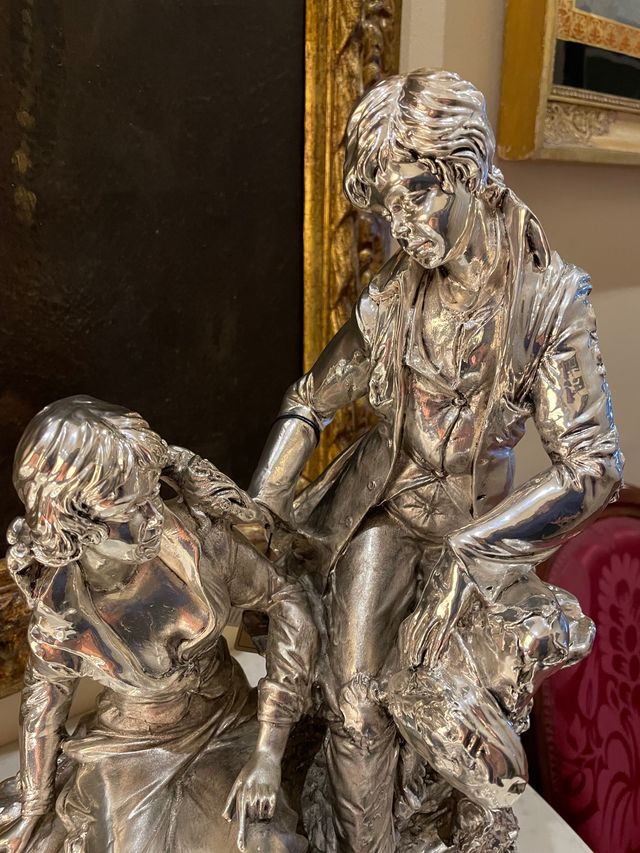 Figura decorativa francesa en plata.