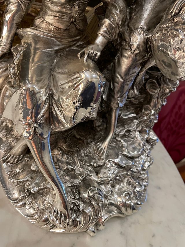 Figura decorativa francesa en plata.