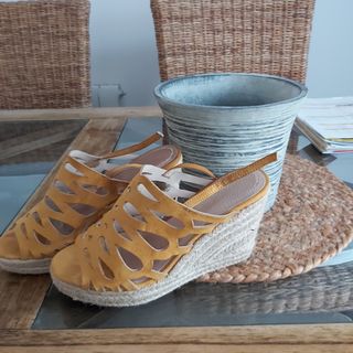 sandalias cuña de esparto.