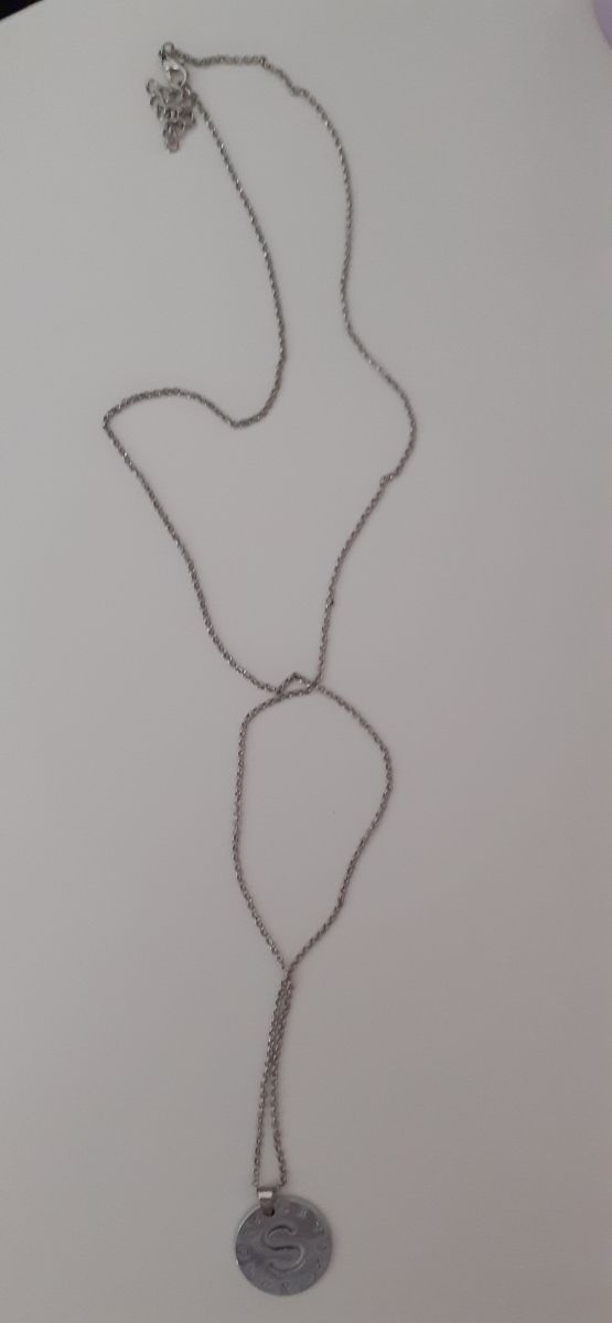 Collana con pendente lettera
