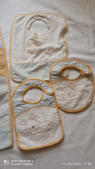 Lote guardapañales y baberos